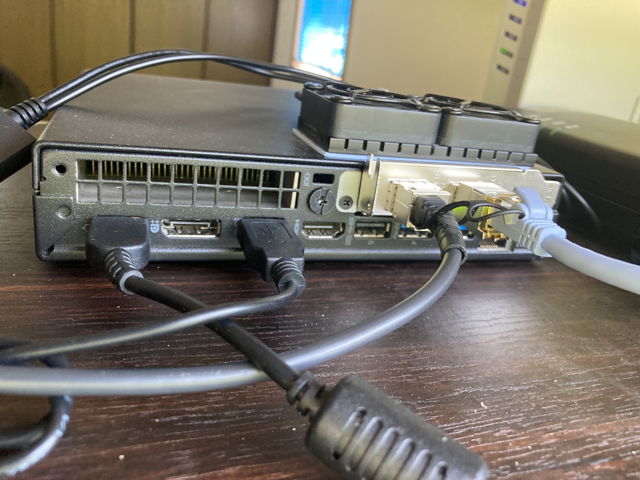 M720q裏